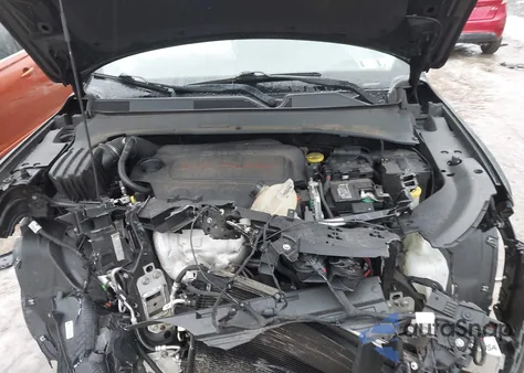 2018 Jeep Compass Latitude 4X4 z USA, uszkodzony, nr VIN 3C4NJDBB2JT434000